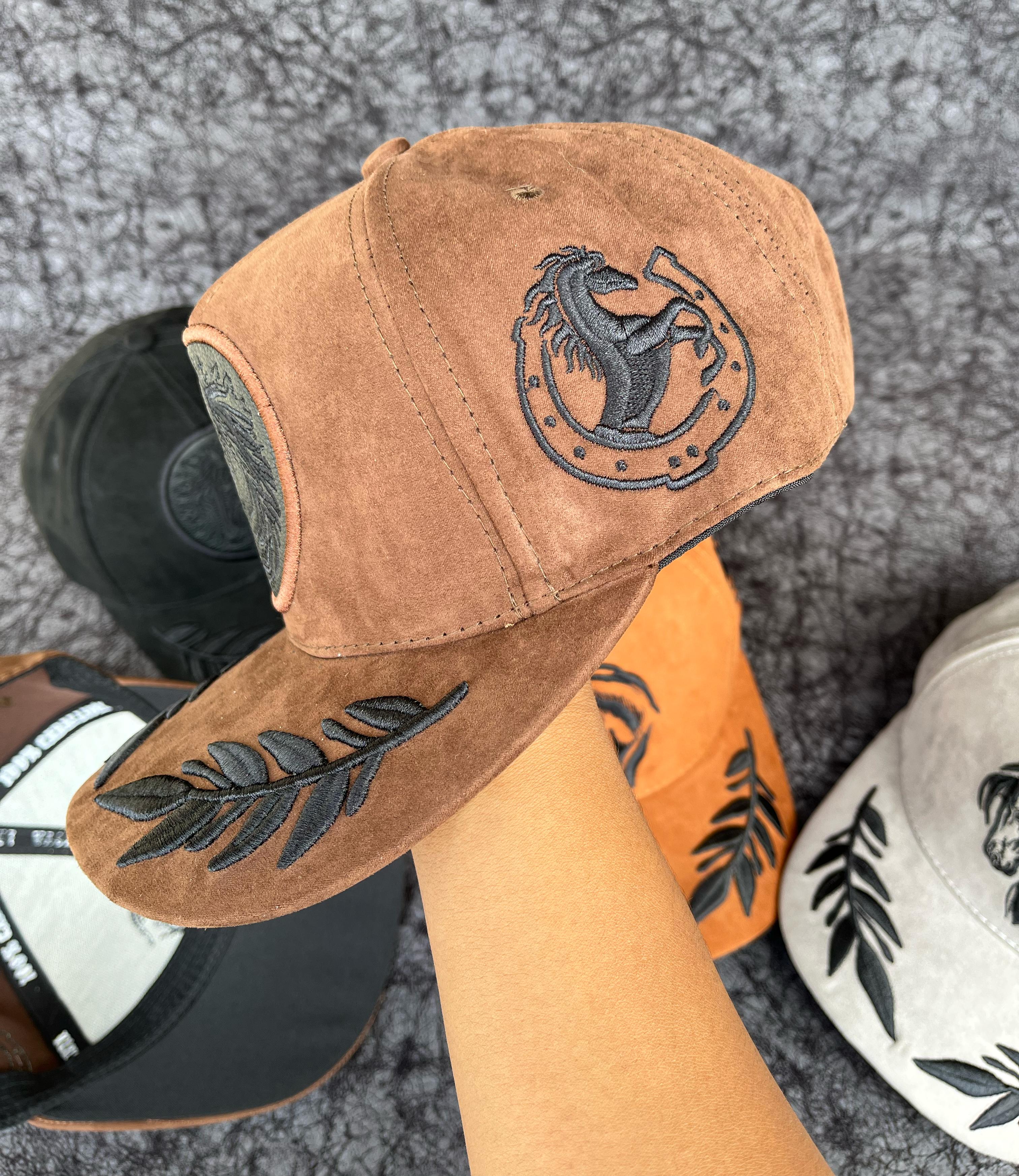 Miniatura 21 de Gorras Equinas Coleccion 31-03